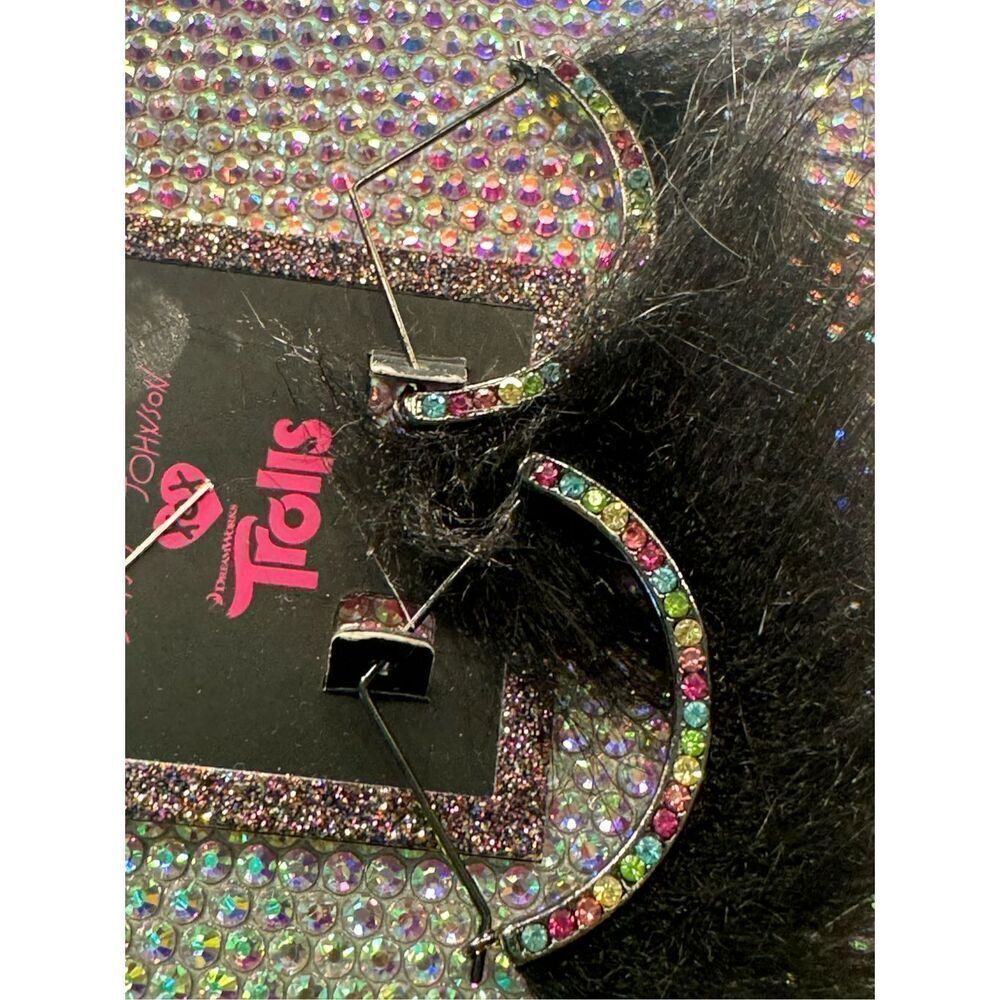 Betsey johnson xox x Trolls /happy pave fur/hair hoop cuff  earrings nwt - Picture 3 of 12